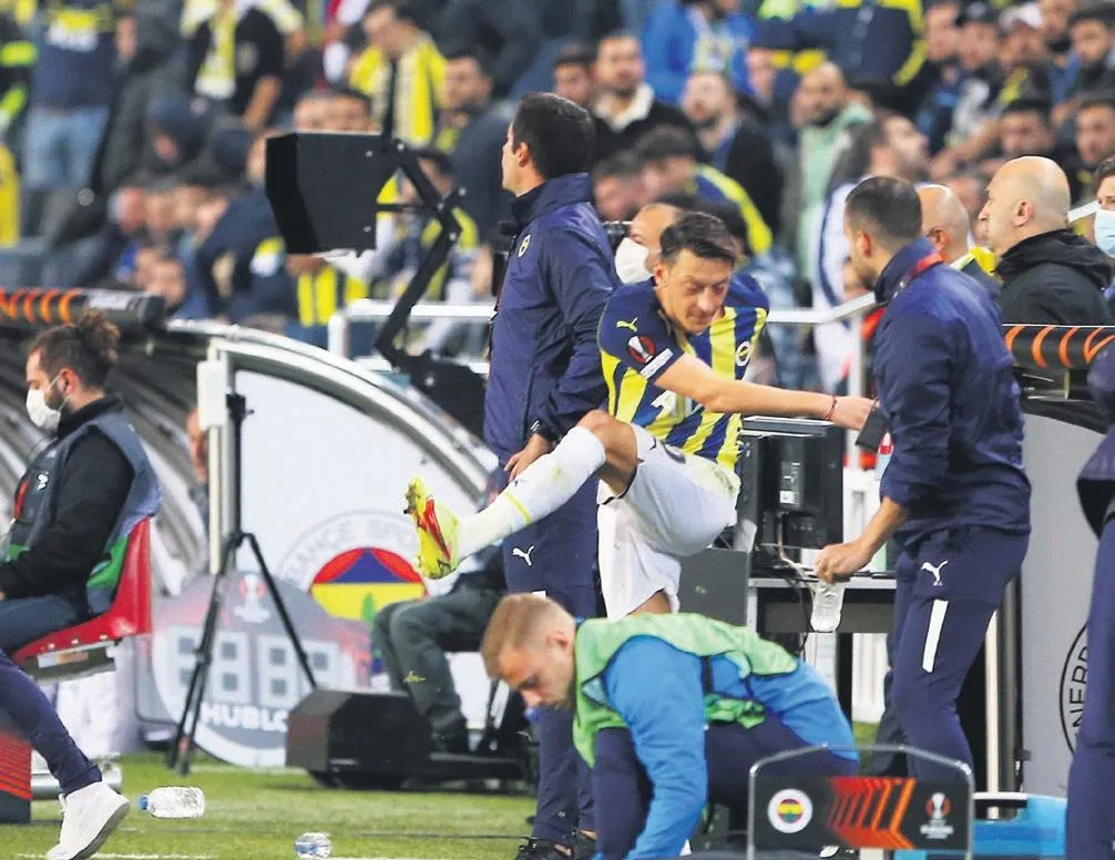 Mesut’tan şok tepki