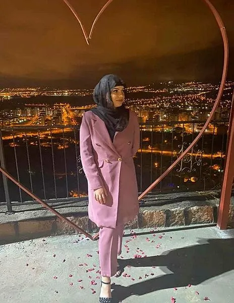 dilara-sahinin-son-sozleri-mezar-tasina-yazildi-allah-devletimize-zeval-vermesin-1666245429891.jpeg Dilara Şahin'in son sözleri mezar taşına yazıldı: Allah devletimize zeval vermesin-4