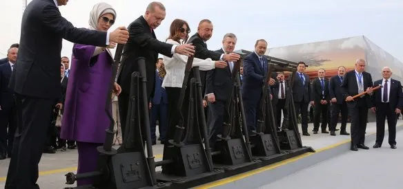 Cumhurbaşkanı Recep Tayyip Erdoğan, Bakü'den yaklaşık 90 kilometre mesafedeki Alat Limanı'nda düzenlenen