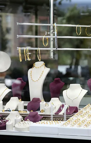 Adana'da film gibi kuyumcu soygunu! Kadın kılığına girip...