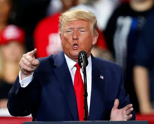 Son dakika: Donald Trumpın azli Temsilciler Meclisinde kabul edildi! Trump görevden alınıyor mu? Şimdi ne olacak?