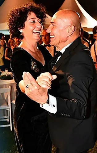 CHP'li Tunç Soyer'den bir skandal daha! Eşi Neptün Soyer'in başkan olduğu Köy-Koop'a ihale!