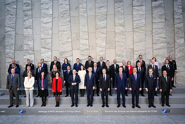 NATO Dışişleri Bakanlarından aile fotoğrafı!