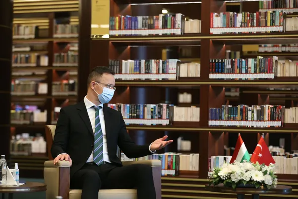 son-dakika-sanayi-ve-teknoloji-bakani-mustafa-varanktan-yabanci-yatirimcilara-cagri-gelin-turk-misafirperverligiyle-tanisin-1607422553115.jpg SON DAKİKA: Sanayi ve Teknoloji Bakanı Mustafa Varank'tan yabancı yatırımcılara çağrı: Gelin Türk misafirperverliğiyle tanışın-7