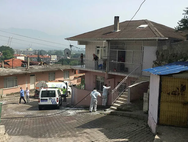 izmitte-koronavirus-vakalarinin-arttigi-2-kokak-karantinaya-alindi-1589459749745.jpg İzmitte koronavirüs vakalarının arttığı 2 sokak karantinaya alındı!-2