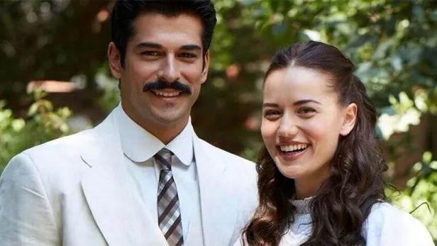 burak-ozcivit-ile-fahriye-evcen-bosanacaklar-mi-o-fotografla-adeta-cevap-verdi-1636403585403.jpeg