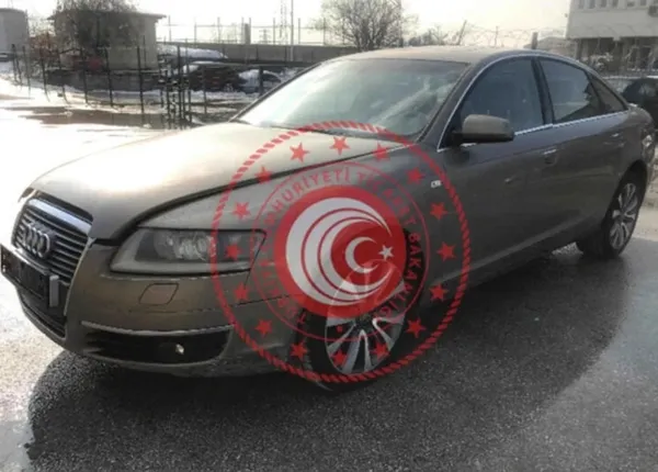 otomobil-almak-isteyen-vatandaslar-akin-etti-ikinci-el-araclari-yari-fiyatina-satisa-cikardi-fiyatlari-duyan-apisip-kaldi-1613383433972.jpeg 100 bin TL’ye 2005 model BMW! İkinci el araç almak isteyenlere müjde! Fiyatlar görenleri şaşırtıyor...-6