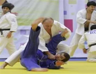 Putin tuttuğunu devirdi