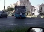 Antalya'da şoke eden olay! Otobüse maskesiz alınmayınca sileceklere tutundu