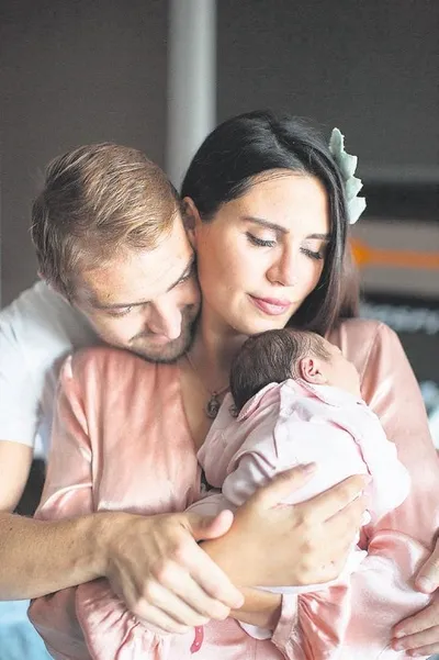 Şükran Ovalı-Caner Erkin çiftinin kızları Mihran Ela hastaneden taburcu oluyor-2