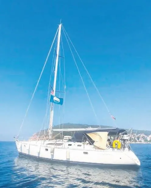 Hayvan otlatırken tesadüfen bulduğu 3 kiloluk taşın incelenmesini istiyor-2