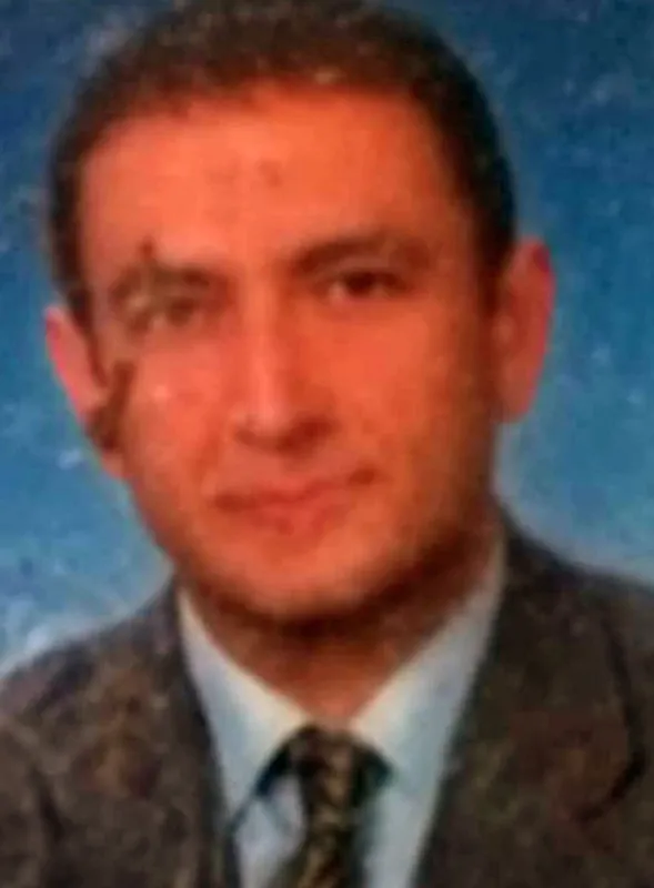 sevgilisini-oldurup-resmini-yapan-cem-yilmaz-kendimi-daha-iyi-ifade-edebilmek-icin-beni-serbest-birakin-1620721344432.jpg Sevgilisini öldürüp resmini yapan Cem Yılmaz: Kendimi daha iyi ifade edebilmek için beni serbest bırakın-3