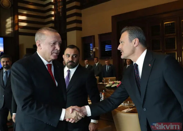 Fulbol camiası Küliye'de! Başkan Erdoğan kulüp başkanlarıyla tek tek tokalaştı - 12