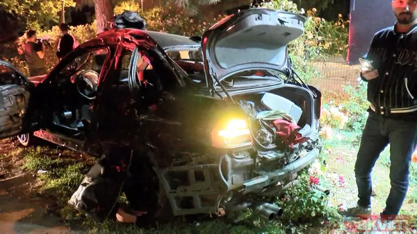 Kadıköy'de 'ağır' kaza: Elektrik direğine çarptı - 4