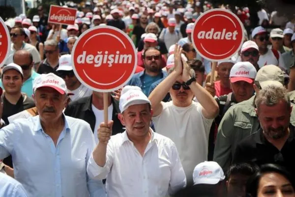 kavga-kufur-kiyamet-tanju-ozcandan-faik-oztraka-salvolar-zavalli-dunyanin-en-namussuz-ve-serefsiz-adami-1688740640160.jpeg Kavga küfür kıyamet! Tanju Özcan'dan Faik Öztrak'a salvolar: Zavallı, dünyanın en namussuz ve şerefsiz adamı-5