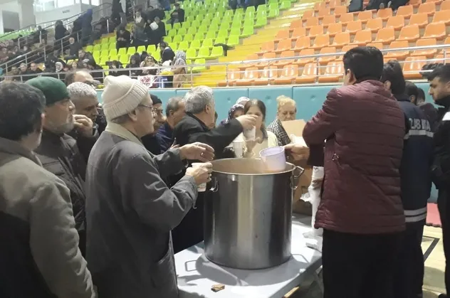 Deprem sonrası spor salonları ve yurtlar vatandaşın hizmetinde