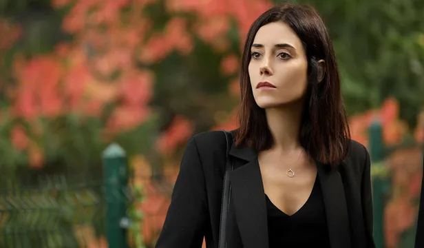 sadakatsiz-39-bolum-fragmani-goz-gore-gore-sirrini-kaptirdi-koz-eline-gecince-hoyratlasacak-1636610794216.jpg Sadakatsiz 39. bölüm fragmanı: Göz göre göre sırrını kaptırdı! Koz eline geçince hoyratlaşacak-2