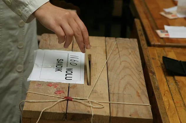 AK Parti adayları halka soracak
