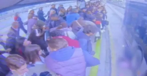 14 yaşındaki kız metrobüsün altında kaldı! Kaza anı kamerada