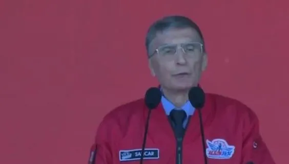 Aziz Sancar'dan TEKNOFEST'te gençlere önemli mesaj: Memleketinizi sevmekten vazgeçmeyin