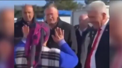 hatayli-depremzededen-chpli-lutfu-savasa-cok-sert-tepki-ben-cenazelerimi-gomerken-sen-1-senedir-neredeydin-1709401998732.jpeg Hataylı depremzededen CHP'li Lütfü Savaş'a çok sert tepki: Ben cenazelerimi gömerken sen 1 senedir neredeydin?-4