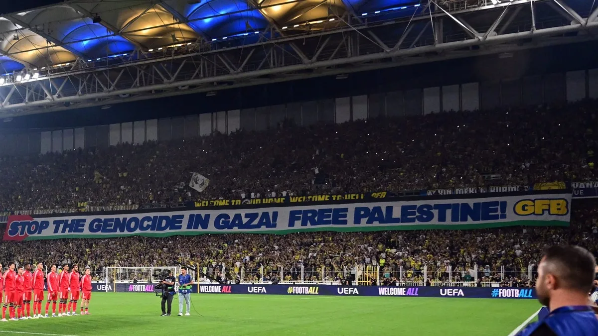 Fenerbahçe tribünlerinde Filistin'e destek