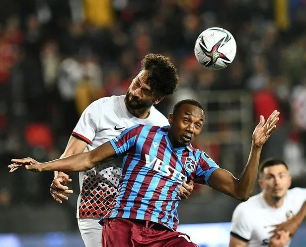 gaziantep-fk-trabzonspor-macinda-tartismali-pozisyon-erman-toroglundan-kirmizi-kart-yorumu-1649539950047.jpeg