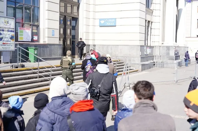 Savaştan kaçmak isteyen Ukraynalı erkeklerin yeni oyunu ortaya çıktı! Çocukları kaçırarak sınırı geçmeye çalışıyorlar