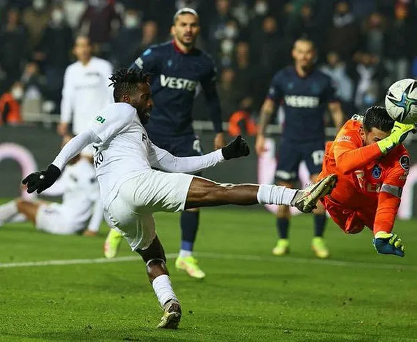 iste-trabzonsporu-ucuran-ugurcan-cakirin-sozlesmesi-ve-kurtaris-yuzdesi-1644140038677.jpg İşte Trabzonspor'u uçuran Uğurcan Çakır'ın sözleşmesi ve kurtarış yüzdesi...-3