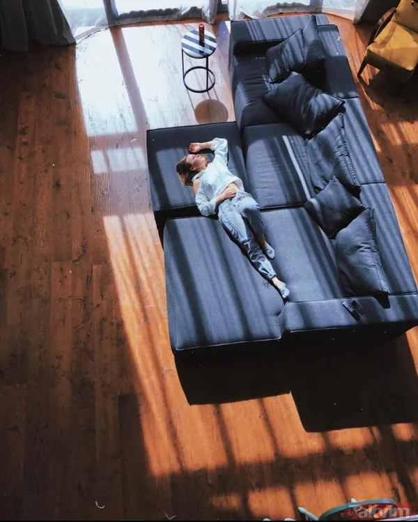 Zeynep Koçak elinde paspasla Boğaz manzaralı evini dip köşe temizledi! O anları anbean yayınladı! “Koltukları çektim her yeri...” - 46