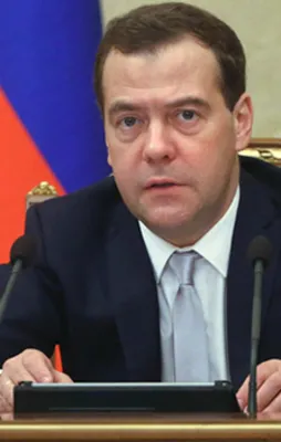 Medvedev yeniden başbakan seçildi!