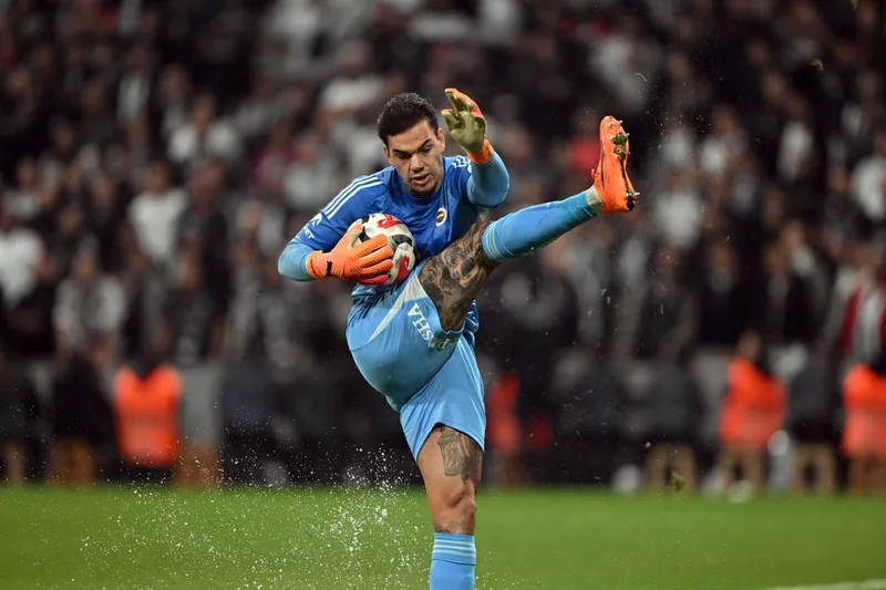 fenerbahceye-sok-ederson-cezali-duruma-dustu-1772993145518.jpg Fenerbahçe'ye şok! Ederson cezalı duruma düştü-2