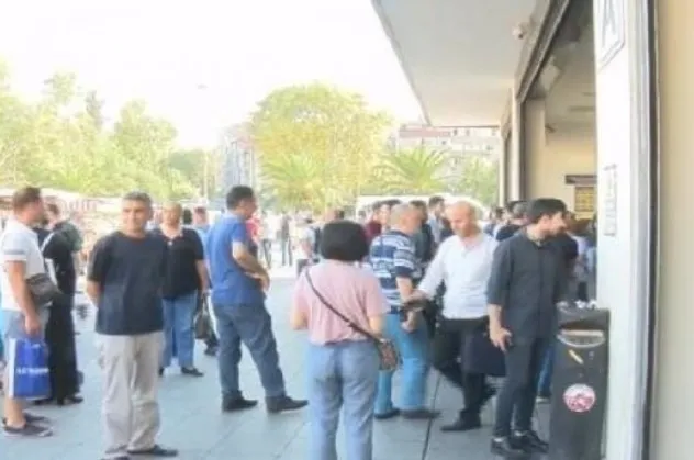 Metro seferleri kademeli olarak başlatıldı