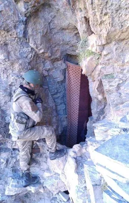 İşte PKK'lı teröristlerin mağarasından görüntüler
