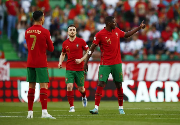 galatasaray-william-carvalho-icin-yeniden-devrede-teklif-degistirildi-1658741663883.jpg Galatasaray William Carvalho için yeniden devrede! Teklif değiştirildi-2