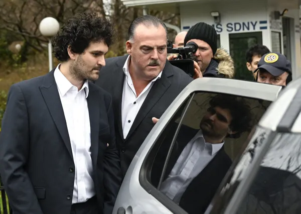 ftxin-eski-ceosu-sam-bankman-fried-250-milyon-dolarlik-kefaletle-serbest-birakilacak-1671741733218.jpg FTX'in eski CEO'su Sam Bankman-Fried, 250 milyon dolarlık kefaletle serbest-6