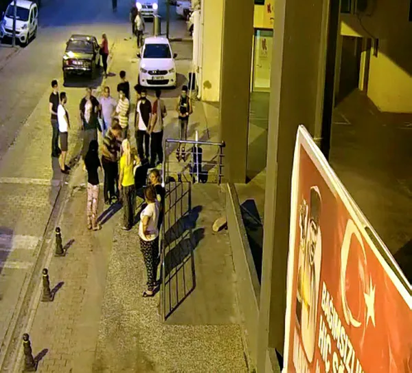 1594280433098.jpg Sokak ortasında kapkaççı şoku! Çığlık atarak yardım istedi...-4