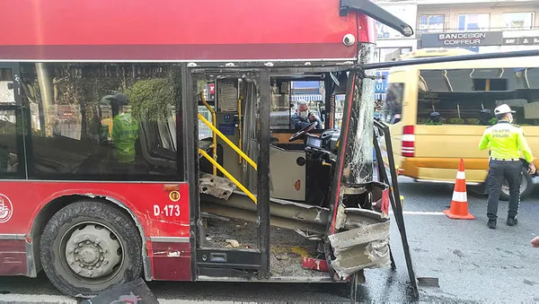 son-dakika-cift-katli-iett-otobusu-bariyerlere-girdi-olu-ve-yaralilar-var-1619001740419.jpg SON DAKİKA! Şoför telefonla oynadı, İETT otobüsü bariyerlere girdi! 1 ölü, 1 yaralı-2