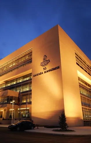 Son dakika: Anayasa Mahkemesi HDP'nin kapatılmasına ilişkin iddianameyi iade etti