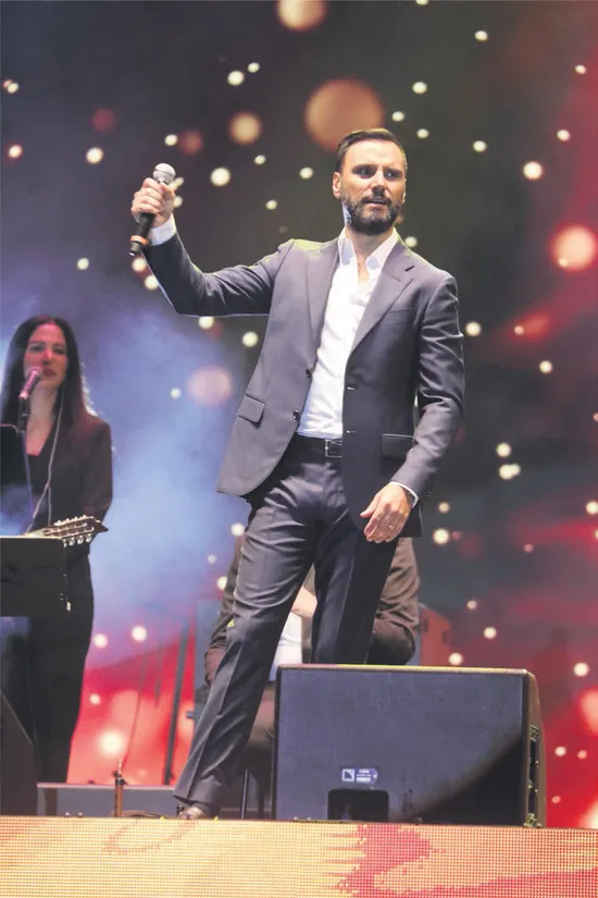 istanbul-yeditepe-konserleri-kapsaminda-demet-akalin-ve-alisan-izleyiciyle-bulustu-1592002697933.jpg 'İstanbul Yeditepe Konserleri' kapsamında Demet Akalın ve Alişan izleyiciyle buluştu-1