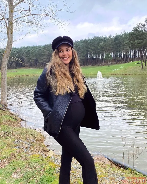 Berfu Yenenler takipçilerini kahkahaya boğdu! Eser Yenenler ile kendine öyle bir photoshop yaptı ki sosyal medyayı kırıp geçirdi - 16