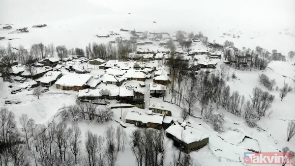 1800 rakımdaki köy kara gömüldü! 2 metre yüksekliğe çıktı - 25