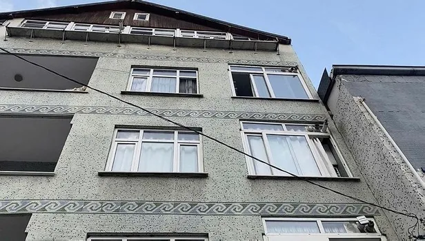 SON DAKİKA: Kağıthane'de dehşet anları kamerada: 3. kattan aşağıya düşen genç kadını sünger kurtardı-4