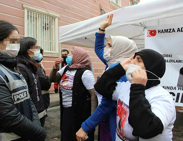 Son dakika: Diyarbakır HDP il binası önünde gerginlik! Acılı aileler böyle haykırdı: Kahrolsun HDP!-5