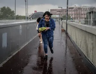İstanbul'da sağanak yağıştan manzaralar