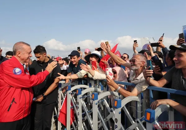 SON DAKİKA: Başkan Recep Tayyip Erdoğan Samsun TEKNOFEST'te KIZIELMA ve HÜRKUŞ'u imzaladı - 2