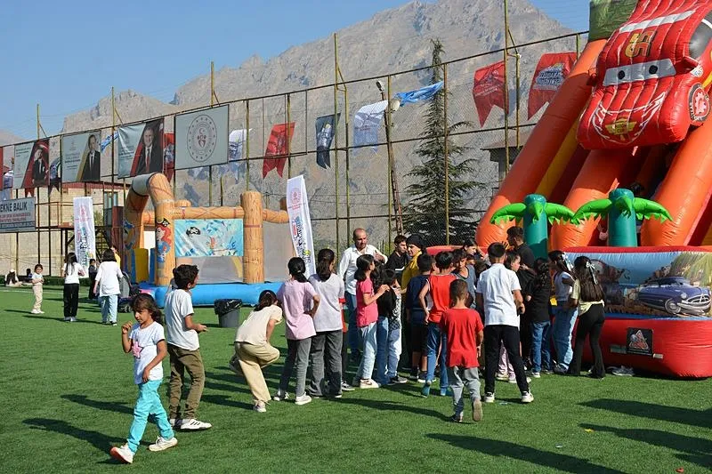  ʺBir Anadolu Şenliğiʺ ilk durağı olan Hakkari'de başladı. (AA)