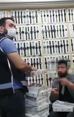 İstanbul'da "taklit saat" operasyonu! Piyasa değeri 3 milyon lira değerinde 6 bin 88 adet saat ele geçirildi