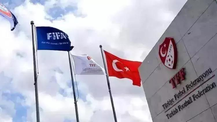 pfdkdan-super-ligin-14-takimina-ceza-yagdi-pendikspor-galatasaray-besiktasa-1717689696794.jpeg PFDK'dan Süper Lig'in 14 takımına ceza yağdı! Pendikspor, Galatasaray, Beşiktaş'a...-3