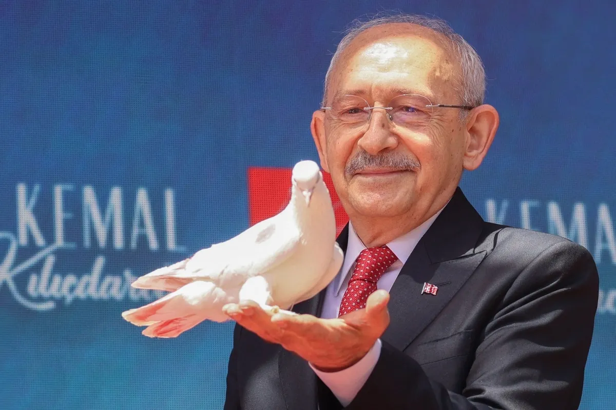 chpdeki-ic-savasta-rotayi-onlar-belirleyecek-kilicdaroglu-makamda-ozel-sahada-90-vekil-pusuda-1780211972497.jpeg CHP'deki iç savaşta rotayı onlar belirleyecek: Kılıçdaroğlu makamda Özel sahada 90 vekil pusuda!-8